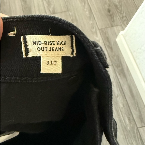 Madewell|Mid rise kick out jeans in solid black,size 31 tall•••Classic staple - Picture 11 of 16